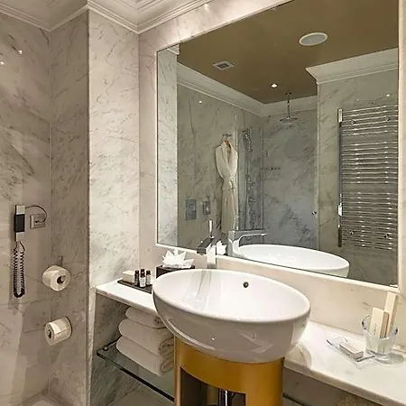 The Excelsior - Small Luxury Of The World 5*